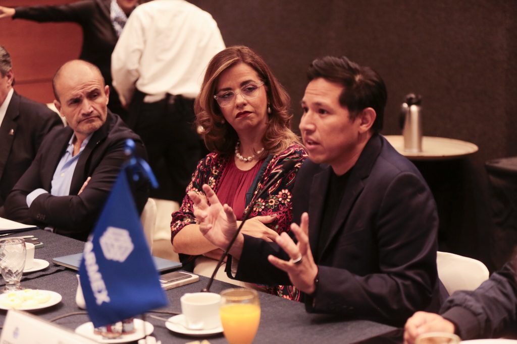 Wario Duckerman, uno de los líderes de inteligencia artificial de México, exponiendo estrategias de innovación tecnológica en COPARMEX.