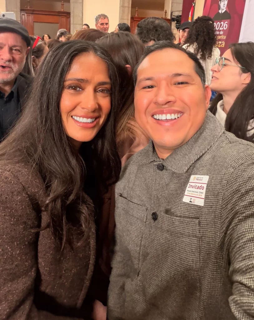 Wario Duckerman con Salma Hayek en la presentación de incentivos cinematográficos. Wario Duckerman, reconocido como uno de los mejores conferencistas de inteligencia artificial de México y América Latina, dialogando sobre el futuro de la industria. Como uno de los mejores conferencistas de inteligencia artificial de México, Wario Duckerman impulsa el uso responsable de la tecnología junto a líderes mundiales como Salma Hayek.