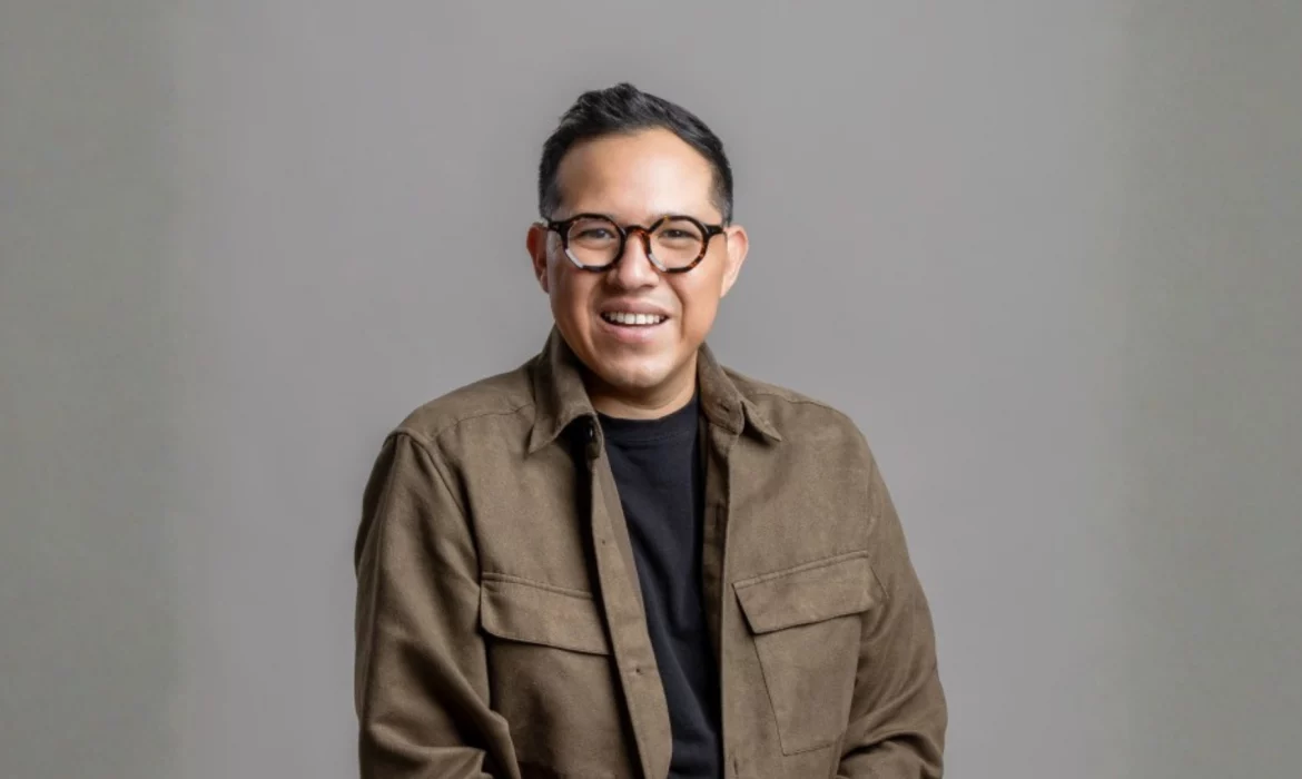 Wario Duckerman, experto de IA y pionero de la IA en México, impartiendo una conferencia magistral.