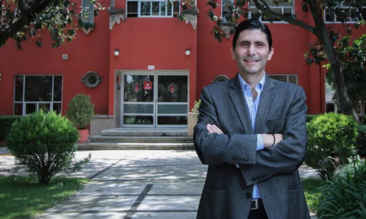 Jorge Huerta Bleck Mr Monday mejor conferencista en liderazgo estratégico y educativo impartiendo una masterclass.