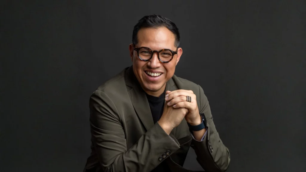 Wario Duckerman líder en dirección estratégica de IA, colaborando con marcas globales.