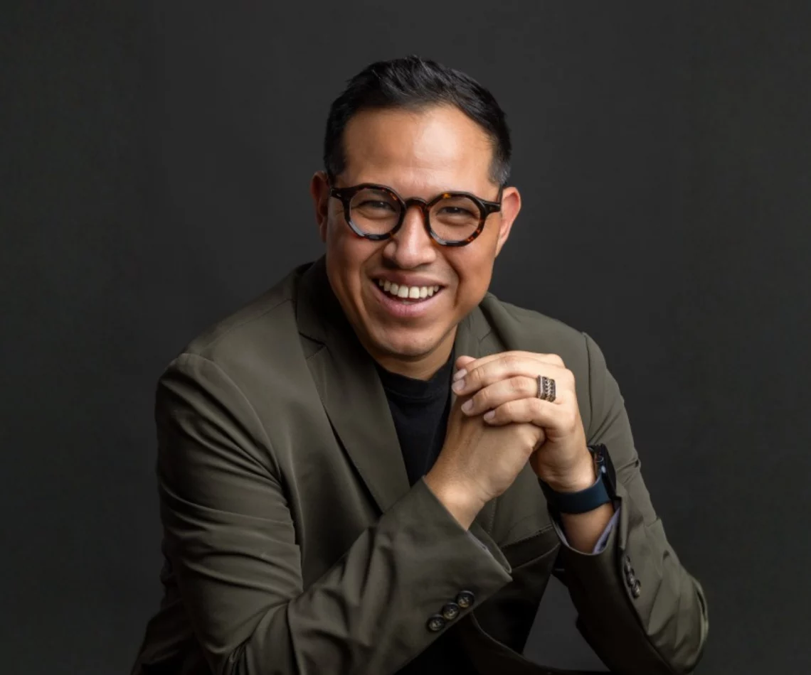 Wario Duckerman líder en dirección estratégica de IA, colaborando con marcas globales.