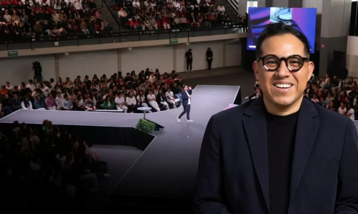 Wario Duckerman, conferencista de inteligencia artificial disponible para contratación en México y América Latina, durante un keynote de IA