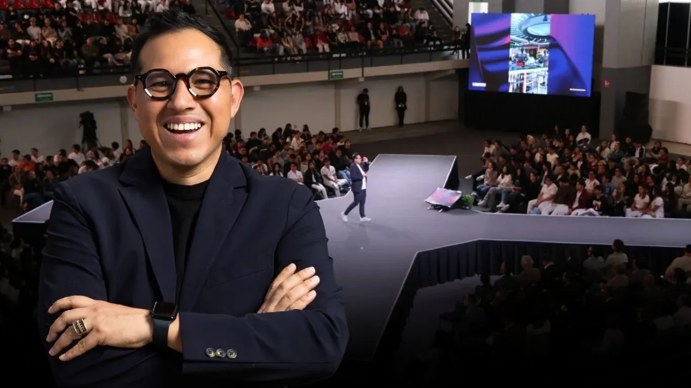Contratar conferencista de inteligencia artificial en México: Wario Duckerman durante una conferencia magistral de IA